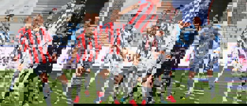 Piłka nożna. Gol kapitana zapewnia ósemkę