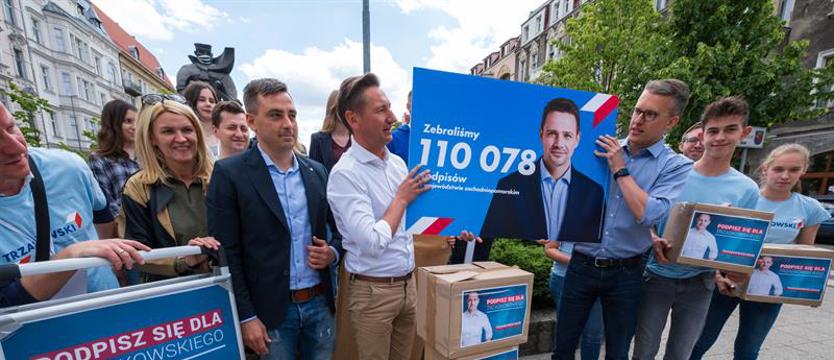 Platforma Obywatelska pochwaliła się podpisami dla Trzaskowskiego