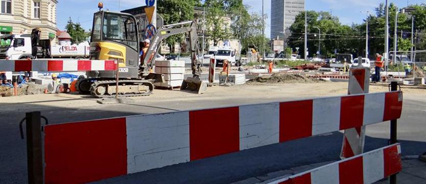 Plac Szarych Szeregów w długi weekend bez aut