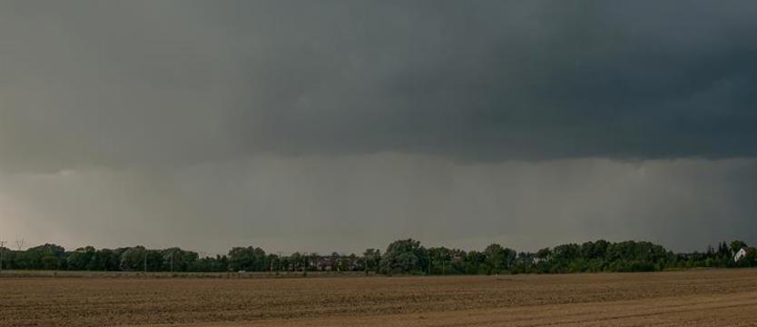 Burze z gradem na wschodzie regionu