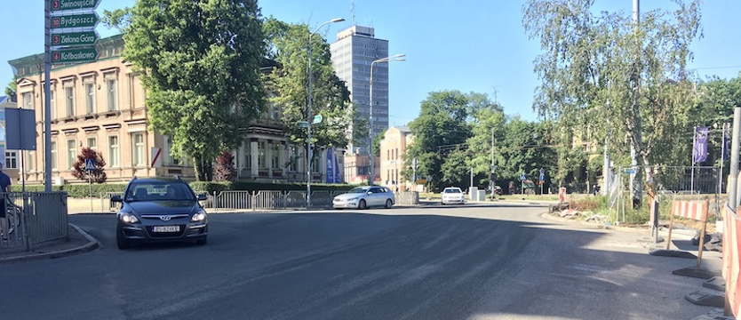 Pl. Szarych Szeregów w Szczecinie już przejezdny