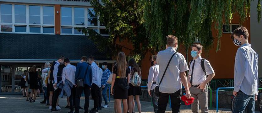 Ósmoklasiści zdali język polski