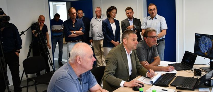 Odbierają maszynę do drążenia tunelu w Świnoujściu