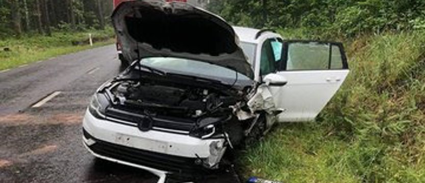 Kobieta i dziecko ranni w wypadku na drodze Nowe Warpno - Dobieszczyn