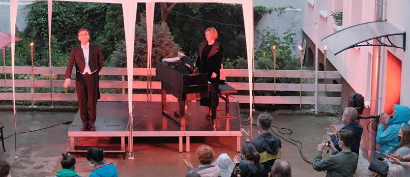 Opera w podwórku. Zabrzmiały arie ze znanych dzieł