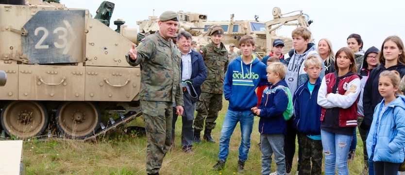 Dzieci z Domu Dziecka z wizytą u żołnierzy US Army