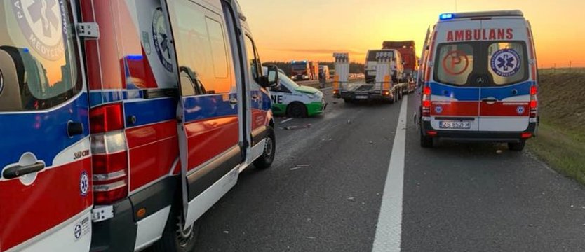 Zderzenie pięciu samochodów na S3. Są ranni