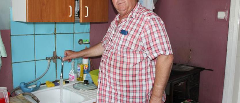 Cuchnąca woda z kranu. To trwa kilkanaście lat