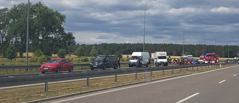 Zderzenie busa z osobówką na S3. Zablokowana droga na Gorzów Wlkp.
