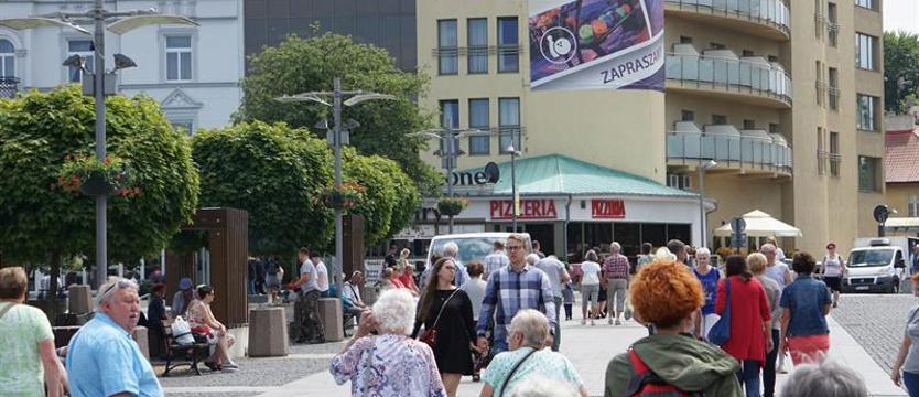 Bez pensji, bez umowy, ponad siły... Pułapki wakacyjnej pracy