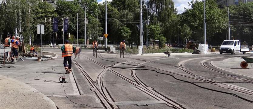 Ostatnie szlify na pl. Szarych Szeregów. Wkrótce wrócą wszystkie tramwaje