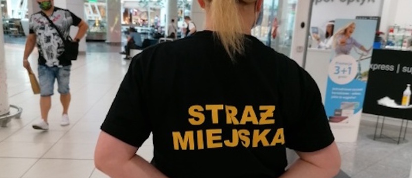 Straż miejska w galeriach i tramwajach. Zdarzają się mandaty za brak maseczek