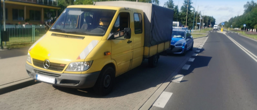 Bez uprawnień wiózł busem o 10 osób za dużo