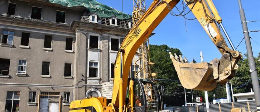 Rozbiórki i łącznik. W Muzeum Techniki zgodnie z planem
