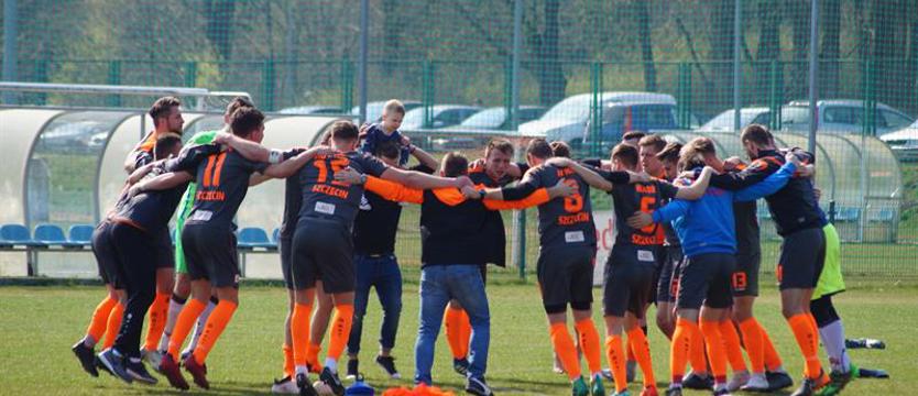 Piłka nożna. Derby Szczecina dla Hutnika