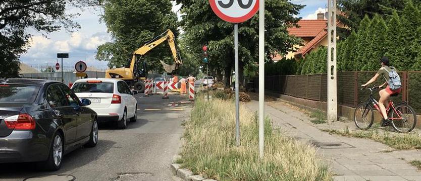 Zwężona ul. Metalowa z wahadłem