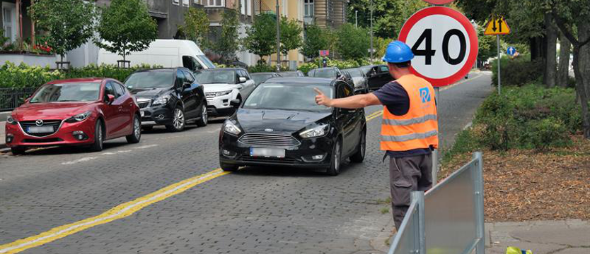 Al. Papieża Jana Pawła II w Szczecinie. Samochody jeżdżą pod prąd