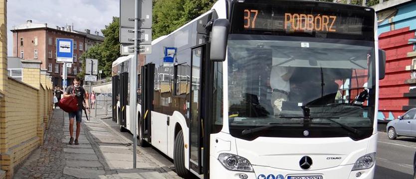 Białą hybrydą przez miasto