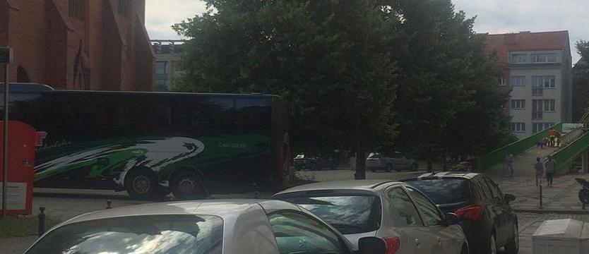 I nie ma mocnych na parkujących?