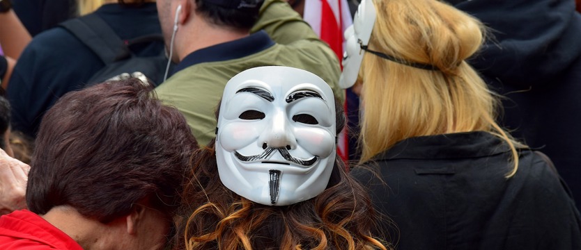 Tysiące osób protestowało w Berlinie przeciwko restrykcjom związanym z koronawirusem