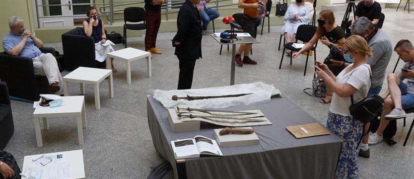 Sensacja archeologiczna! Średniowieczny miecz znaleziono w Odrze
