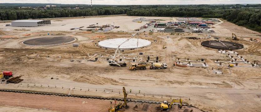 Większy ruch na drogach do Polic. Będą wozić beton