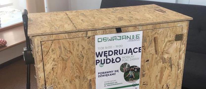 Wędrujące pudło, czyli mobilny plac zabaw