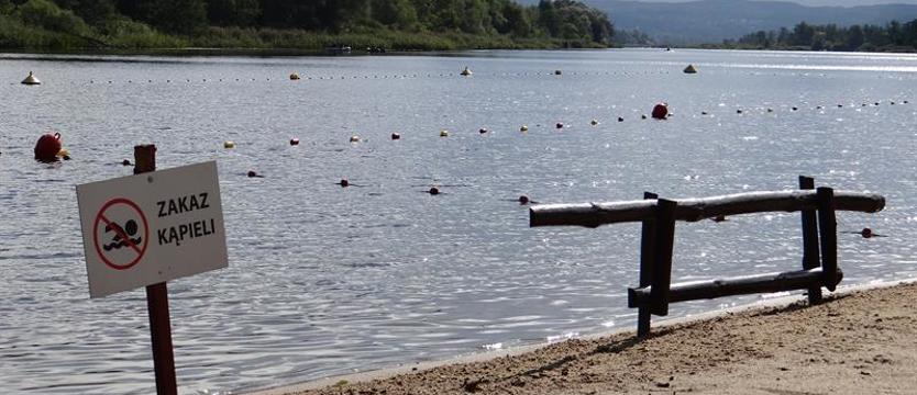 Dziewoklicz pod czerwoną flagą