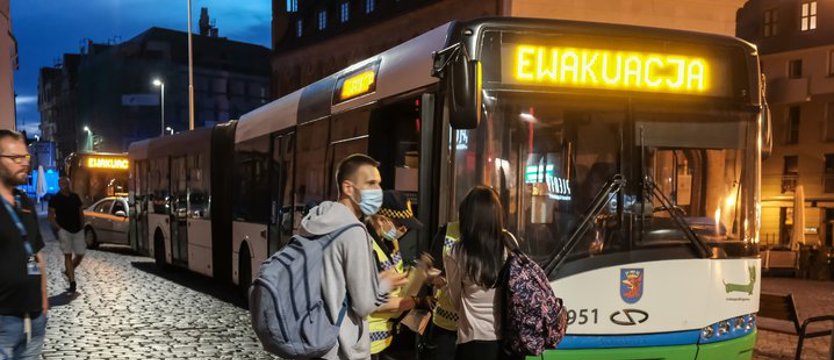 Niedziela z bombą na Łasztowni. Ewakuacja ludzi i saperzy w akcji
