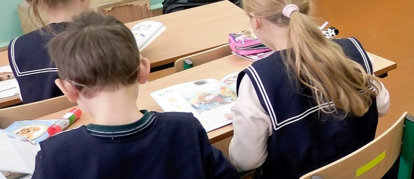 Polacy chcą powrotu dzieci do szkoły – najlepiej w trybie zmianowym