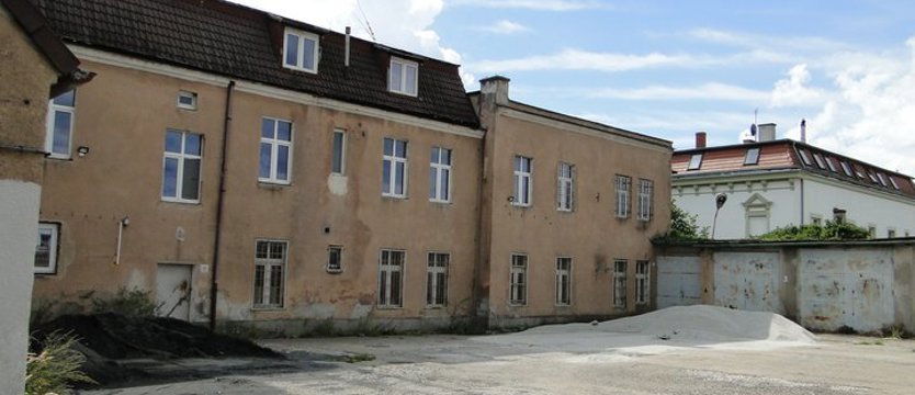 Sypie się budynek, który obiecano gryfińskiej szkole muzycznej