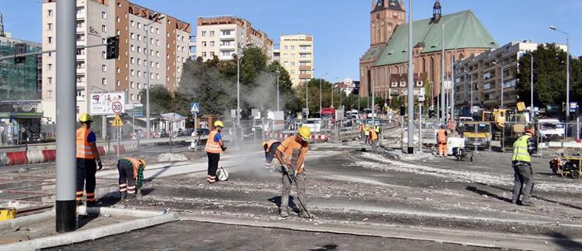 Przy moście Długim nowych torów coraz więcej