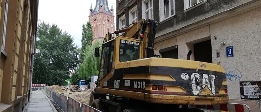 Remont na dojściu do kładki