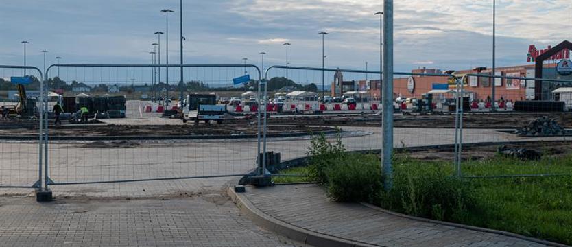 Przy Auchan trwa budowa dróg