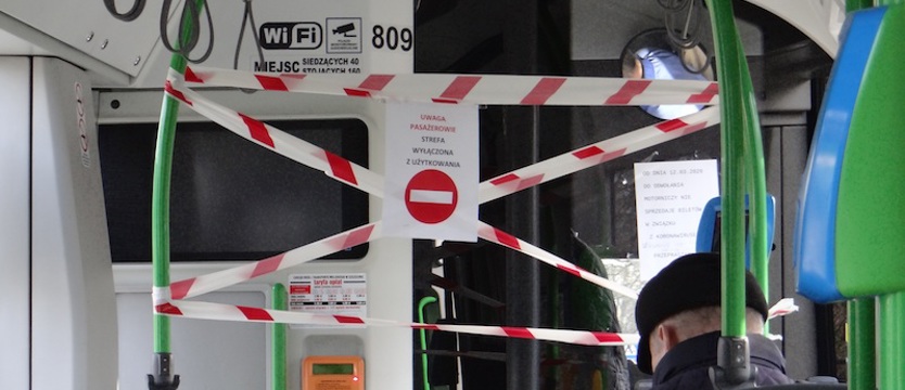 Zbadali, jak można zarazić się koronawirusem w autobusie