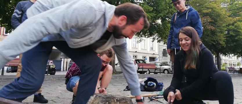 Kostka za kostką. Happening na pl. Orła Białego