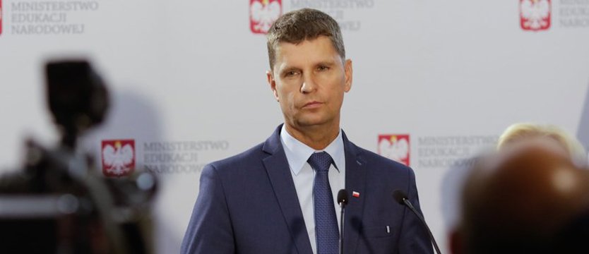 46 placówek oświatowych pracuje w trybie zdalnym, 92 – w trybie mieszanym