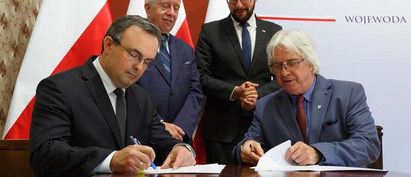 Fundusz wspiera lokalne drogi. Umowy podpisane