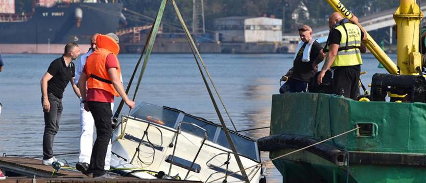 Jacht zatonął w marinie