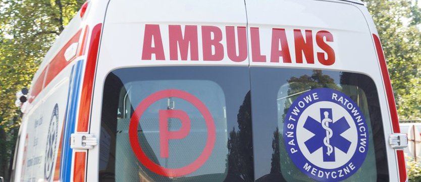 Karetka wpadła do rowu pod Kołobrzegiem