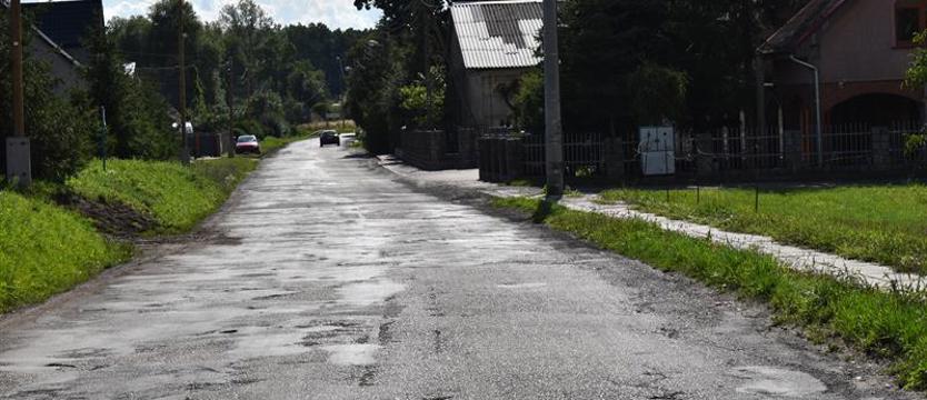 Dziura na dziurze, wyboje i łata na łacie