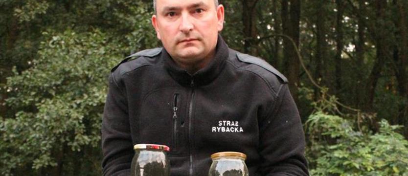 W korycie rzeki woda jak pomyje…