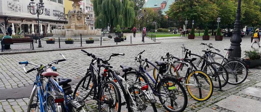 Miejsce dla rowerów na pl. Orła Białego