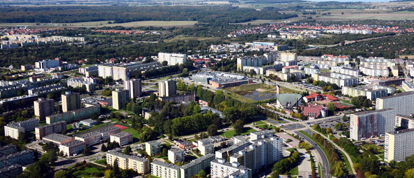 Koszalin od soboty w strefie czerwonej. COVID-19 paraliżuje życie miasta