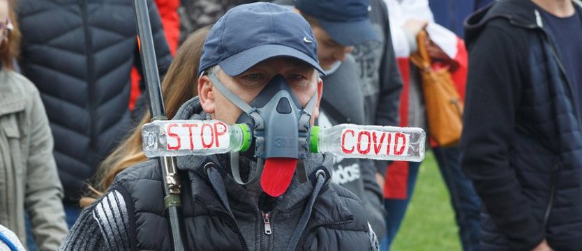 Przeciwnicy koronawirusowych ograniczeń przeszli przez Szczecin