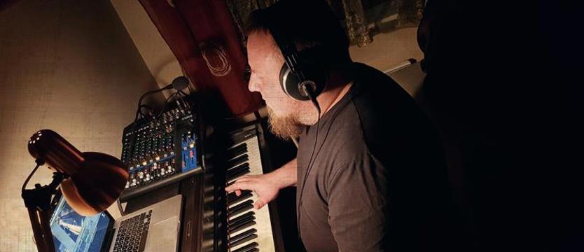 Muzyka pod Księżycem - teraz nie tylko online. Warto się wybrać na koncert