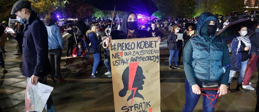 Spacer na pl. Solidarności. Nigdy nas nie uciszycie!