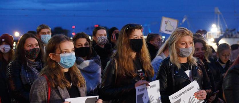 Pod katedrą padły mocne słowa. To był protest młodych