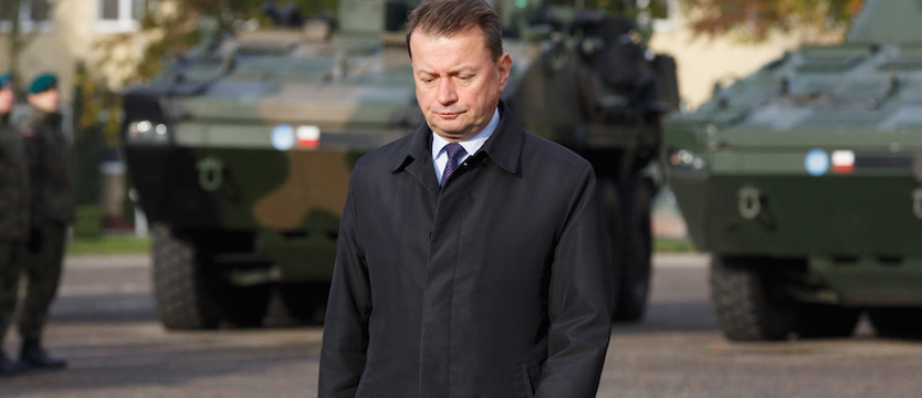 Szef MON zakażony koronawirusem