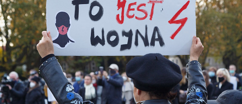 Tłumy pod willą arcybiskupa. W Szczecinie odbyły się kolejne protesty